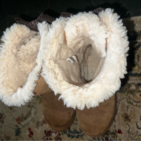 Bailey Bow Uggs - Picture 3 of 5